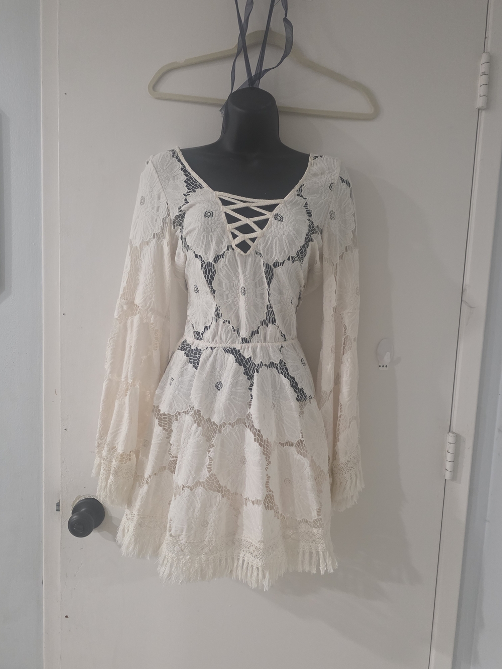 LULI FAMA Cream Women's Lace Dress Cover Up Sz Med.